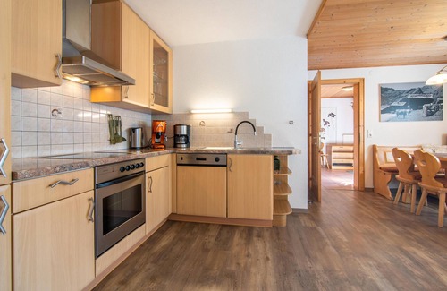 Buerserberg Apartment | Spacious apartment with lovely garden