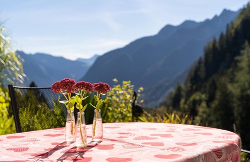 Buerserberg Apartment | Spacious apartment with lovely garden