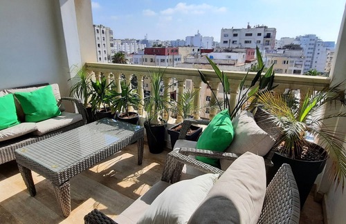 Gauthier Apartment | Spacious apartment with sea view, Wi-Fi Fibre -centre Casablanca
