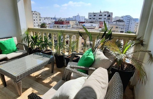 Gauthier Apartment | Spacious apartment with sea view, Wi-Fi Fibre -centre Casablanca