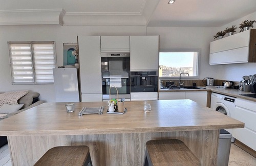 Saint-Lazare Apartment | Spacious apartment with a large terrace