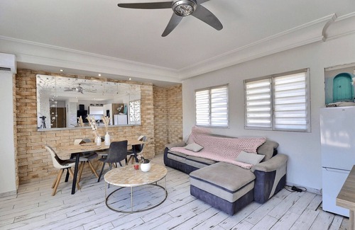 Saint-Lazare Apartment | Spacious apartment with a large terrace