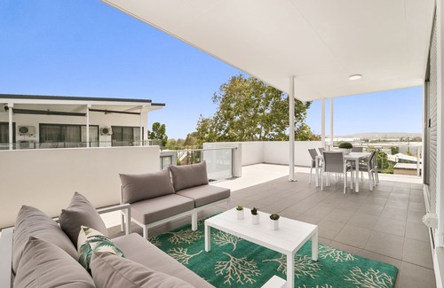 Sherwood Apartment | Spacious apartment with generous entertaining