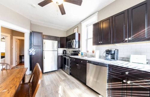 St. Louis Apartment | Spacious apartment with movie projector, office, and walk in closet