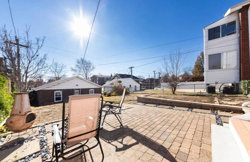 St. Louis Apartment | Spacious apartment with movie projector, office, and walk in closet