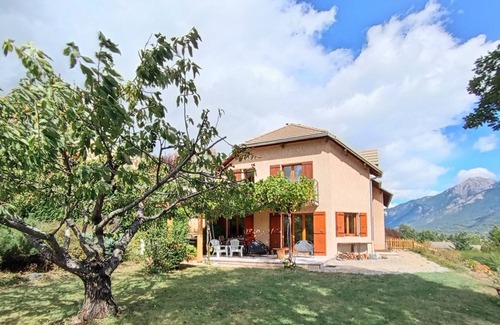 Embrun Apartment | Spacious apartment with magnificent view and terrace, on the 1st floor of a villa.