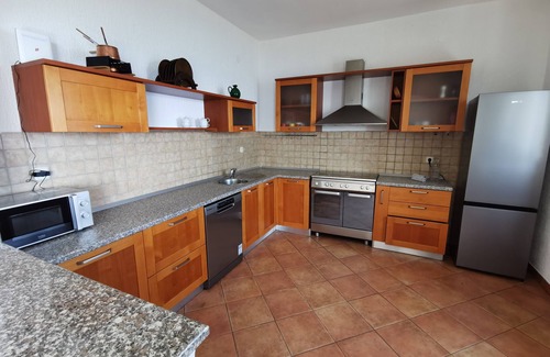 Medveja Apartment | Spacious apartment with a beautiful view of the sea