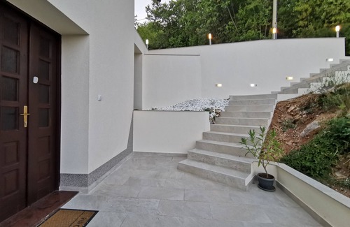 Medveja Apartment | Spacious apartment with a beautiful view of the sea