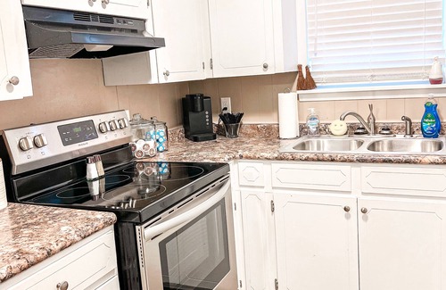 Atmore Apartment | Spacious Apartment with Private Entrance and Covered Parking