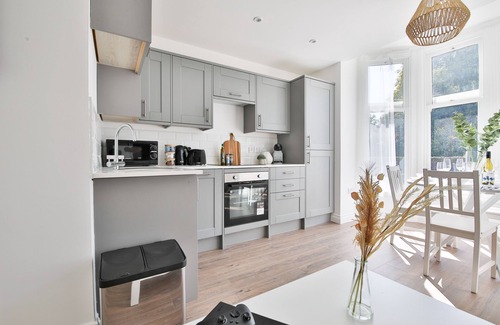 Cathays Apartment | Spacious Apartments with Private Parking