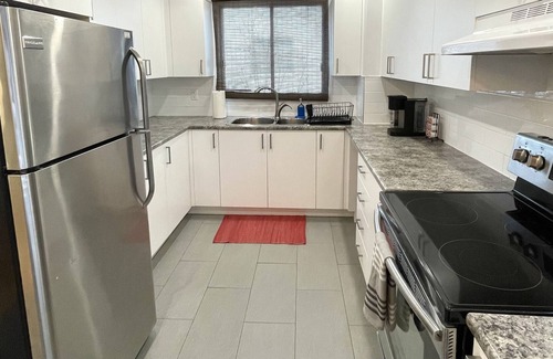 Laval Apartment | Spacious Aprt 3BED-1King. Free Parking. WIFI.