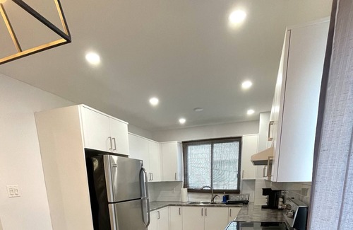 Laval Apartment | Spacious Aprt 3BED-1King. Free Parking. WIFI.