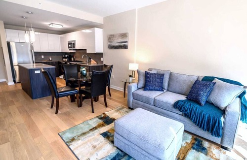 Downtown Apartment | Spacious Apt Downtown With Fitness Center