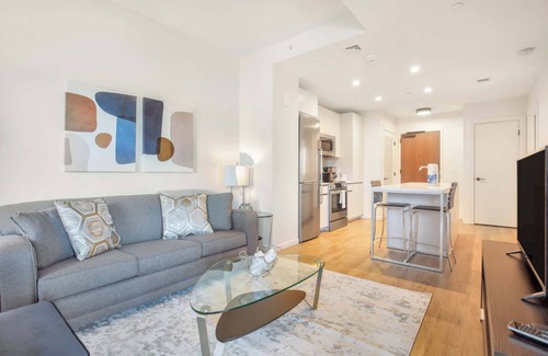 Seaport District Apartment | Spacious Apt Full Kitchen In Seaport