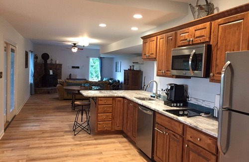 Batesville Apartment | Spacious apt: hot tub, mountain views, stream & pond on peaceful 25 acre estate