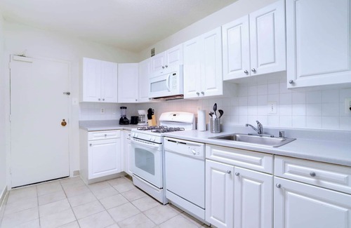 Aurora Highlands Apartment | Spacious Apt in Prime Area