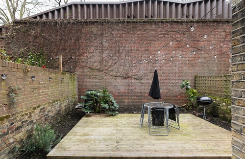St. Pancras Apartment | Spacious APT with Garden in Central London near Kings Cross