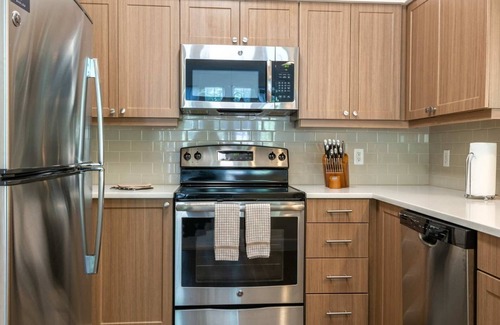 Waltham Apartment | Spacious Apt with Pool