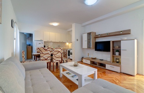 Senj Apartment | Spacious apt with terrace and beautiful sea view