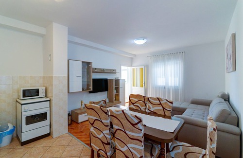 Senj Apartment | Spacious apt with terrace and beautiful sea view