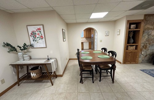 Winston - Salem Apartment | Spacious Ardmore Garden Apartment