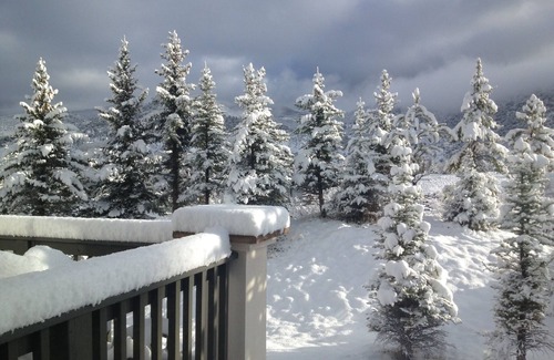 Edwards House | Spacious Arrowhead Retreat w/Panoramic VIEWS-Virtual Ski In-Ski Out
