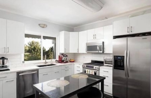 Lemon Grove House | Spacious Art Deco Retreat: Gourmet Kitchen, Rooftop Sunsets, 9 Mi to SD