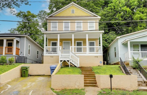 Pittsburgh Cottage | Spacious Atlanta Home ~ 2 Mi to Downtown!