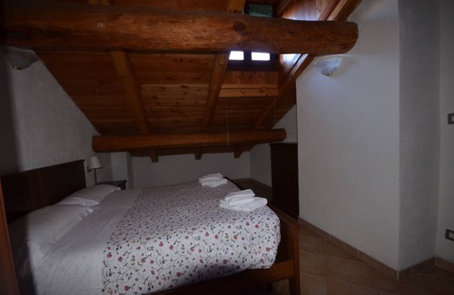 Soucheres-Basses Apartment | Spacious attic with two bathrooms