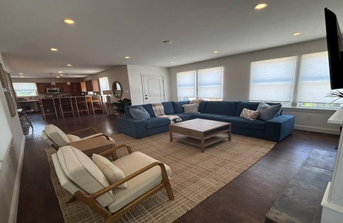 Beach Haven Gardens House | Spacious bay block 6 bedroom 4 bath home in Beach Haven Gardens