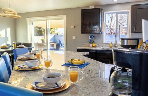 Page House | Spacious backyard with games/Grill & fire pit/2 Kings/Boat parking/Dogs welcome