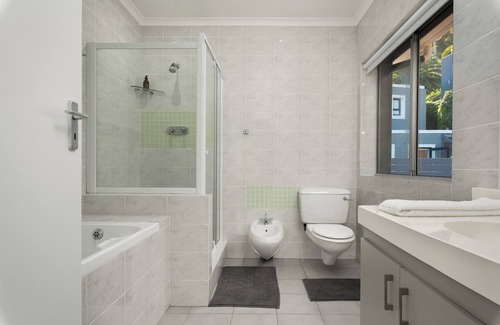 Flora Park Apartment | Spacious Bantry Bay Gem l Ocean Views