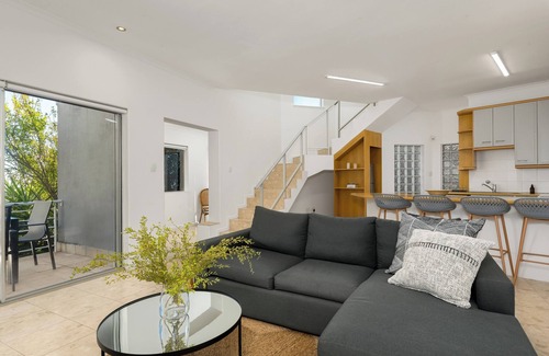 Flora Park Apartment | Spacious Bantry Bay Gem l Ocean Views