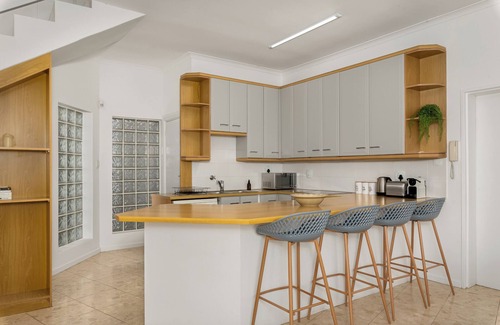 Flora Park Apartment | Spacious Bantry Bay Gem l Ocean Views