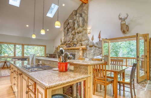 Zigzag Cabin | Spacious Barlow Trail Lodge, 2 fireplaces, media room, hot tub