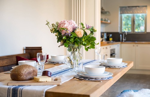 Runham House | Spacious barn, seals, seaside walks and Broads National Park
