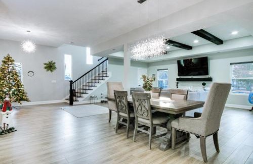 Indianapolis House | Spacious Barndominium walking distance-Lucas Oil!