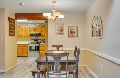 Bartlett Condo | Spacious Bartlett Condo w/Balconies & Pool!