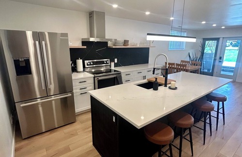 Turner Valley House | Spacious Basement Suite w/Hot Tub. Explore Diamond Valley!