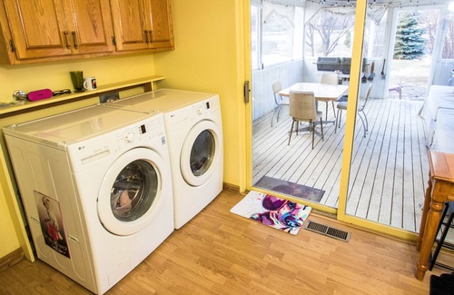 Livingston House | Spacious Basement Apartment w/ Separate Entrance