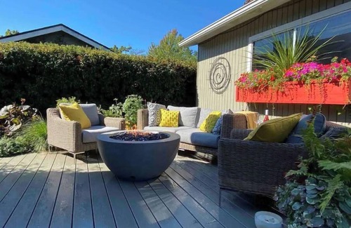 Northeast Neighbors Apartment | Spacious basement apt. Off-street parking, washer & dryer, kitchenette, sleeps 4