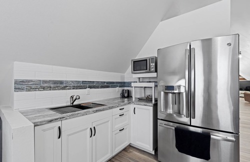 Bay View Apartment | Spacious Bayview Penthouse w/King bed