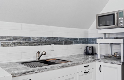Bay View Apartment | Spacious Bayview Penthouse w/King bed