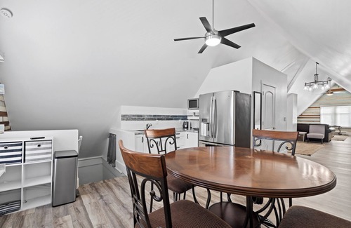 Bay View Apartment | Spacious Bayview Penthouse w/King bed