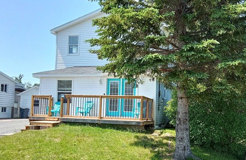 Pointe-du-Chene House | Spacious Beachside Chalet is just minutes walk to Parlee Beach