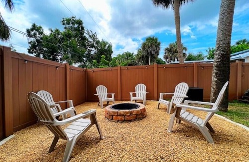 Vero Beach South House | Spacious Beach Farmhouse w/Backyard Oasis