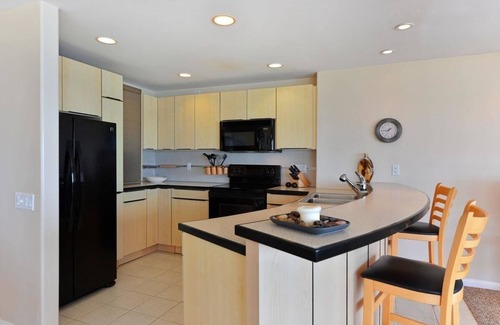 Solana Beach Condo | Spacious Beach Front Condo-Resort Like Amenities Pool And Spa