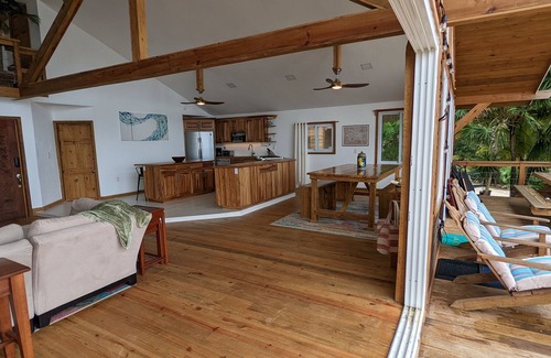 Roatan House | Spacious Beach Front Home - Swim, Snorkel, Dive, Paddle, at your doorstep!