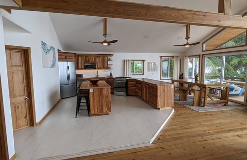 Roatan House | Spacious Beach Front Home - Swim, Snorkel, Dive, Paddle, at your doorstep!