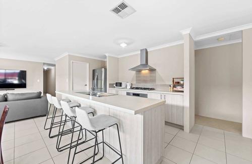 Dawesville House | Spacious Beach House – Family & Pet-Friendly